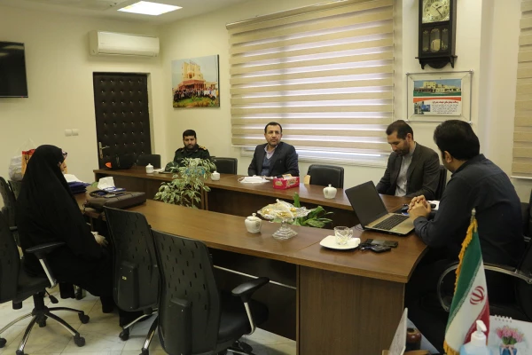 دکتر مازندرانی سرپرست دانشگاه فرهنگیان گلستان با حضور در بیمارستان شهدای بندرگز از کادر درمان بخش بیماران کرونا تقدیر به عمل آورد. 8