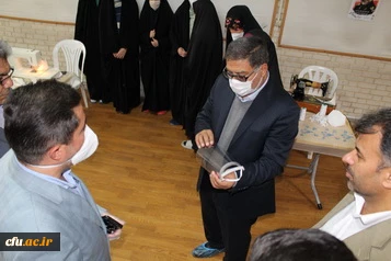 بازدیددکتر انصاری راد معاون دانشجویی دانشگاه فرهنگیان کشوربه همراه دکتر اصغری مدیر کل آموزش وپرورش استان قزوین ازروند تولید ماسک وشیلد محافظ دردانشگاه فرهنگیان استان قزوین 5