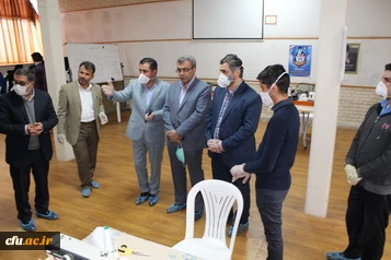 بازدیددکتر انصاری راد معاون دانشجویی دانشگاه فرهنگیان کشوربه همراه دکتر اصغری مدیر کل آموزش وپرورش استان قزوین ازروند تولید ماسک وشیلد محافظ دردانشگاه فرهنگیان استان قزوین 7