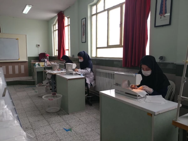 مشارکت دانشجویان دانشگاه فرهنگیان استان مرکزی در تولید ماسک طبی
 3