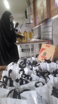 دانشجویان پردیس حضرت زینب کبری(س)دانشگاه فرهنگیان استان مرکزی 60 بسته غذایی در رزمایش کمک مومنانه توزیع کردند 3