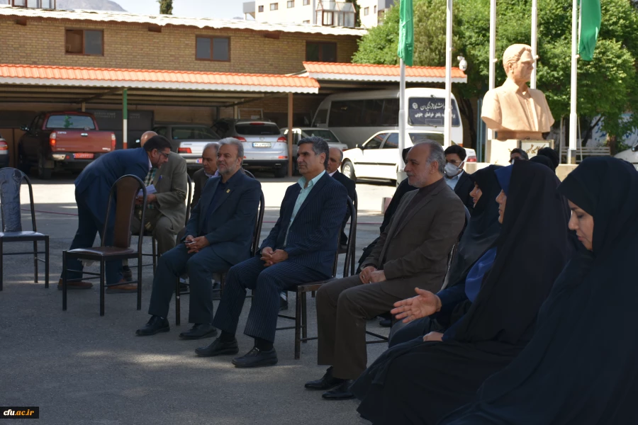 گرامیداشت هفته معلم و تجلیل از همکاران پردیس های استان 2