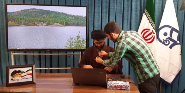 بازدید محمدپور سرپرست مدیریت امور پردیس های استان قم از استدیو ضبط تولید محتوا دروس مجازی