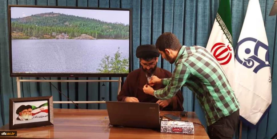 بازدید محمدپور سرپرست مدیریت امور پردیس های استان قم از استدیو ضبط تولید محتوا دروس مجازی