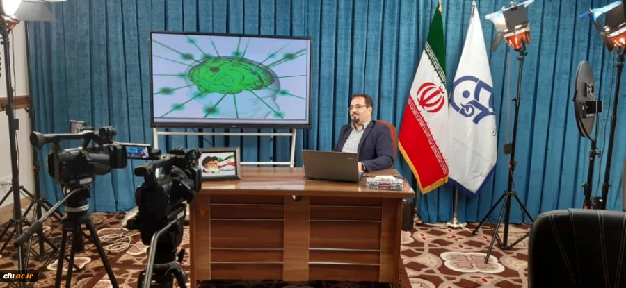 بازدید محمدپور سرپرست مدیریت امور پردیس های استان قم از استدیو ضبط تولید محتوا دروس مجازی