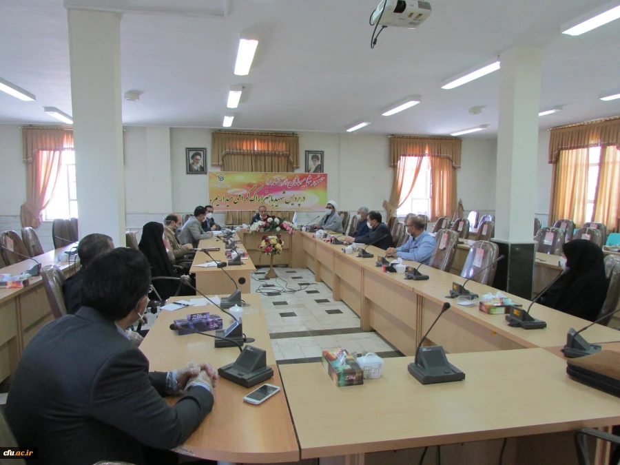 نشست هم اندیشی اساتید دروس معارف اسلامی در دانشگاه فرهنگیان استان مرکزی برگزار شد
 4