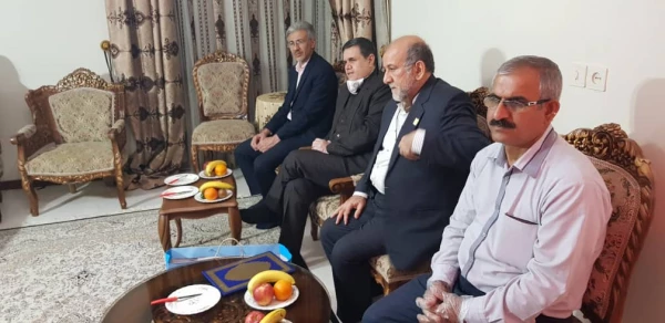 دیدار و ابراز همدردی رئیس دانشگاه فرهنگیان با خانواده داغدار دکتر فروغمند 4