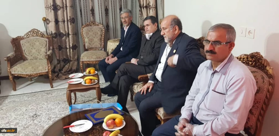 دیدار و ابراز همدردی رئیس دانشگاه فرهنگیان با خانواده داغدار دکتر فروغمند 4