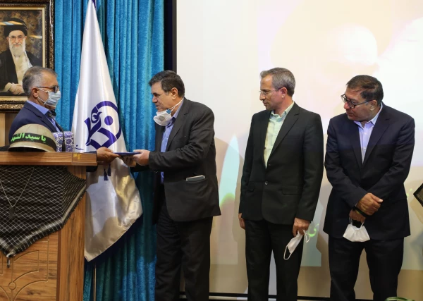  تقدیر  فرزندان شاهد و ایثارگران دانشگاه فرهنگیان از تلاش های رئیس دانشگاه 2