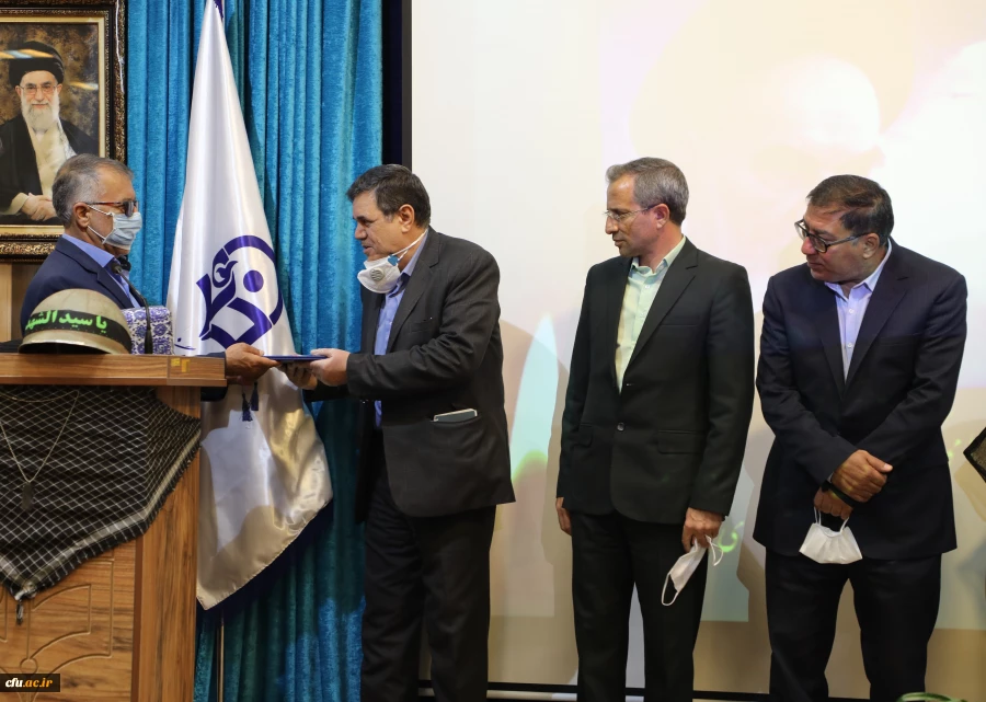  تقدیر  فرزندان شاهد و ایثارگران دانشگاه فرهنگیان از تلاش های رئیس دانشگاه 2