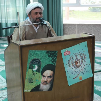 منظومه فکری امام روح الله (ره) حول چهار موضوع دنیامحوری، خدامحوری، دین مداری و تعقل و تدبرگرایی قابل بررسی است 3