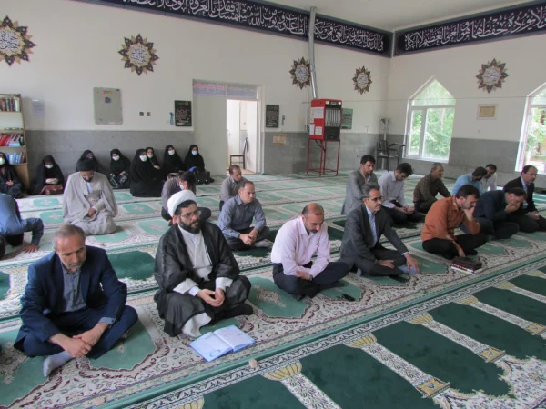 امام خمینی (ره) الگوی بشریت است
 2