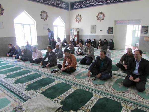 امام خمینی (ره) الگوی بشریت است
 4