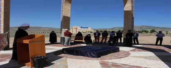 مراسم سالگرد رحلت حضرت امام خیمنی(ره) و قیام 15 خرداد در کنار گلزار دو شهید گمنام در دانشگاه فرهنگیان خراسان شمالی برگزار شد.
 2