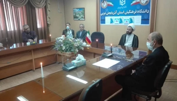 آئین همبستگی حمایت از جنبش نفس و محکومیت سیاست های نژاد پرستانه و ناعادلانه دولت آمریکا توسط اساتید بسیجی دانشگاه فرهنگیان استان آذربایجان غربی با حضور اساتید برگزار شد 6