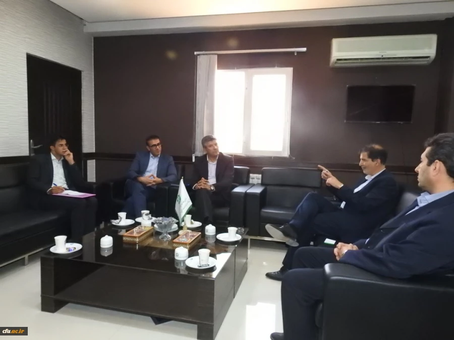 نشست مسئولین دانشگاه فرهنگیان استان اصفهان با مسئولین اداره کل محیط زیست استان  2