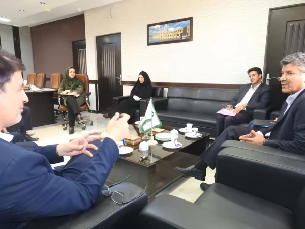 نشست مسئولین دانشگاه فرهنگیان استان اصفهان با مسئولین اداره کل محیط زیست استان  3