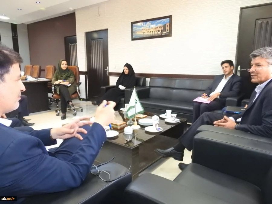 نشست مسئولین دانشگاه فرهنگیان استان اصفهان با مسئولین اداره کل محیط زیست استان  3
