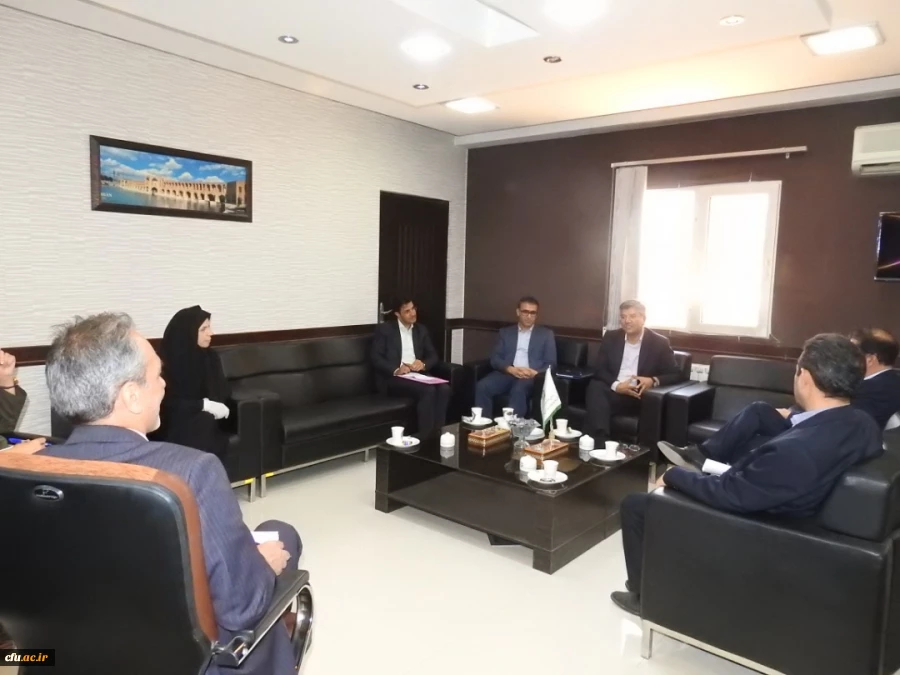نشست مسئولین دانشگاه فرهنگیان استان اصفهان با مسئولین اداره کل محیط زیست استان  4