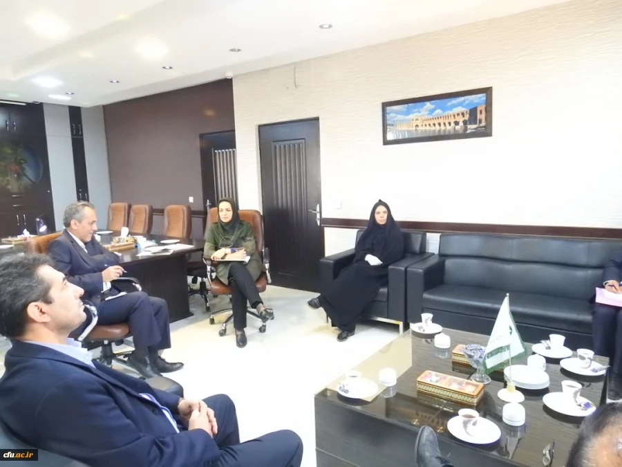 نشست مسئولین دانشگاه فرهنگیان استان اصفهان با مسئولین اداره کل محیط زیست استان  6