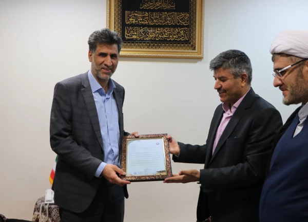 تقدیر رئیس دانشگاه فرهنگیان استان اصفهان از مدیر کل صدا و سیمای مرکز اصفهان 4