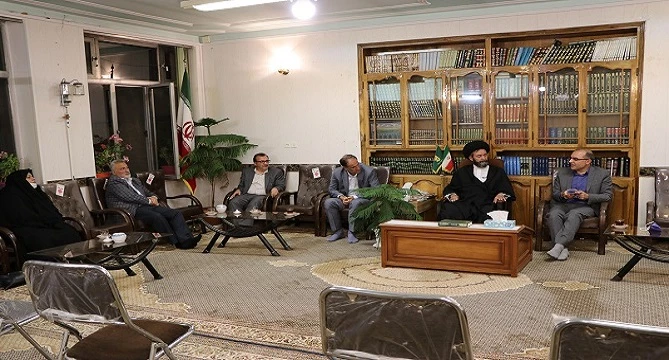 دیدار سرپرست دانشگاه و اعضای بنیاد خیرین حامی دانشگاه فرهنگیان استان اردبیل با نماینده ولی فقیه و امام جمعه اردبیل
 2