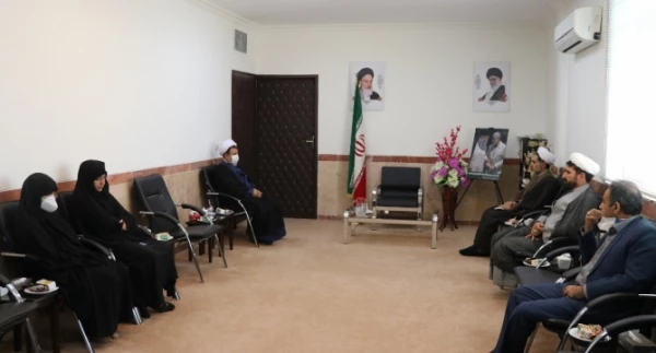 حجت الاسلام و المسلمین علیدادی سلیمانی نماینده ولی فقیه در استان و امام جمعه کرمان:
مکتب شهید سلیمانی، جریان بزرگ فرهنگی است که برگرفته از دل جبهه و جنگ و دانشگاه انسان سازی دفاع مقدس می باشد. 2