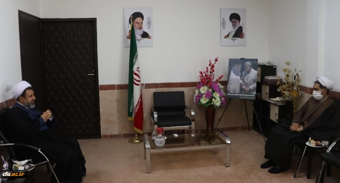 حجت الاسلام و المسلمین علیدادی سلیمانی نماینده ولی فقیه در استان و امام جمعه کرمان:
مکتب شهید سلیمانی، جریان بزرگ فرهنگی است که برگرفته از دل جبهه و جنگ و دانشگاه انسان سازی دفاع مقدس می باشد. 3