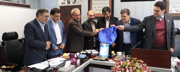 رونمایی از اولین نسخه چاپی نشریه علمی تخصصی «مطالعات کارورزی در تربیت معلم»  2