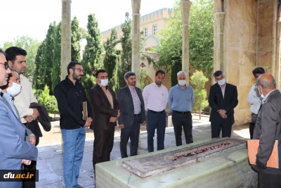 به مناسبت روز بزرگداشت صائب تبریزی با سخنرانی مدیرعامل انجمن شاعران اصفهان انجام شد:

حضور مسئولین و اساتید دانشگاه فرهنگیان اصفهان در آرامگاه صائب 