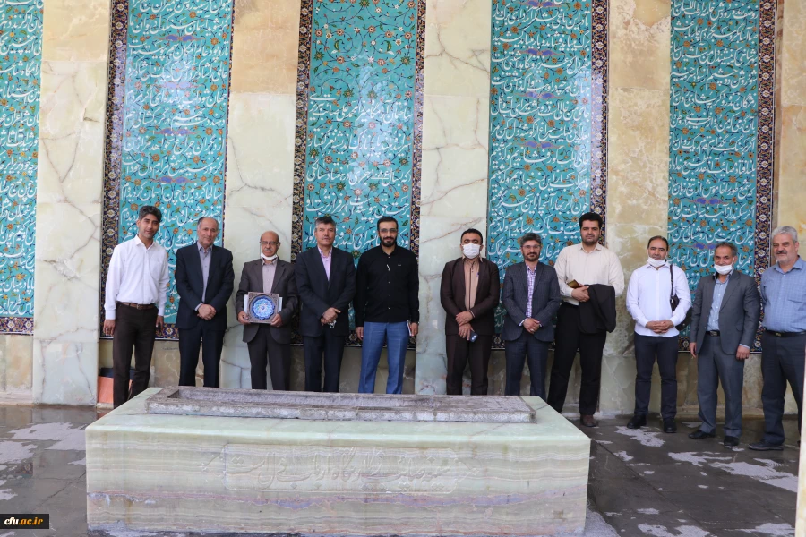 حضور مسئولین و اساتید دانشگاه فرهنگیان اصفهان در آرامگاه صائب  6
