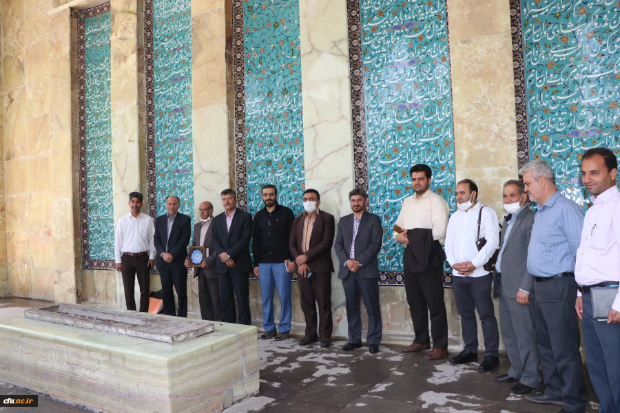 حضور مسئولین و اساتید دانشگاه فرهنگیان اصفهان در آرامگاه صائب  7
