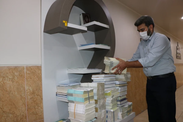 اداره کل کتابخانه های عمومی اصفهان 1000 جلد کتاب به دانشگاه فرهنگیان اهدا کرد 2