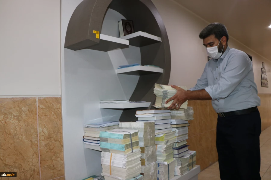 اداره کل کتابخانه های عمومی اصفهان 1000 جلد کتاب به دانشگاه فرهنگیان اهدا کرد 2