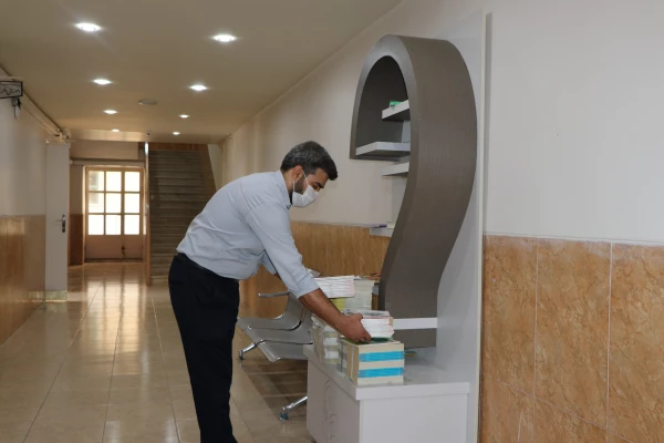 اداره کل کتابخانه های عمومی اصفهان 1000 جلد کتاب به دانشگاه فرهنگیان اهدا کرد 3