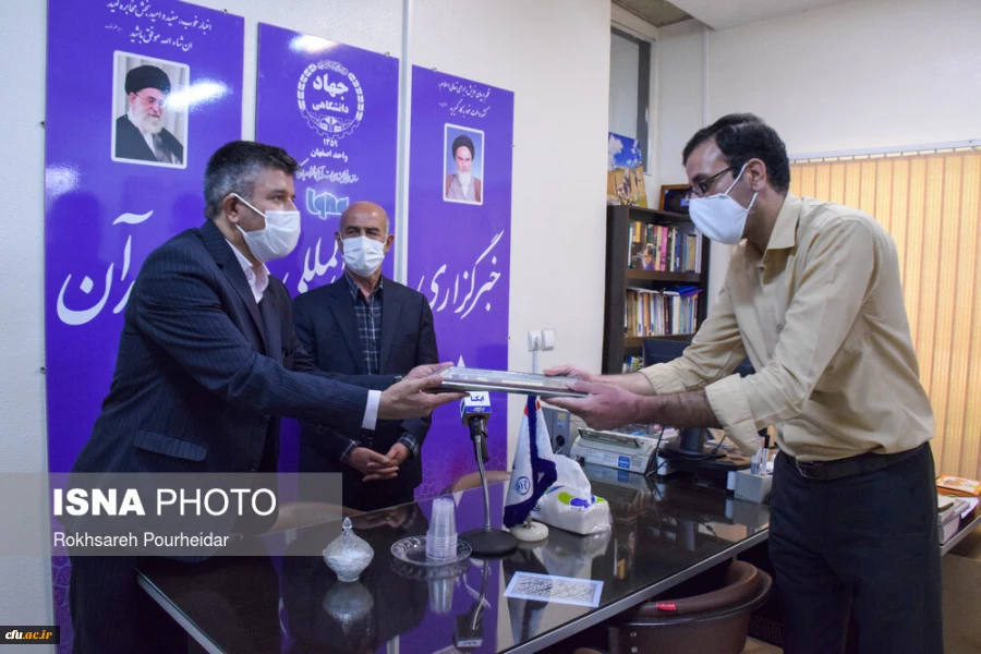 بازدید رئیس دانشگاه فرهنگیان استان اصفهان از خبرگزاری های ایسنا و ایکنا و تجلیل از سردبیران  6