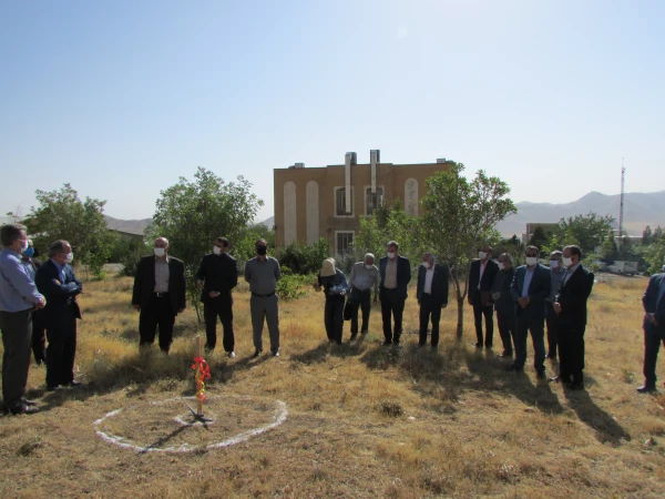 مراسم کلنگ زنی ساختمان آموزشی جدید پردیس حضرت زینب کبری(س) با حضور مسئولین استان برگزار شد
 2