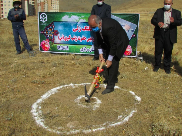 مراسم کلنگ زنی ساختمان آموزشی جدید پردیس حضرت زینب کبری(س) با حضور مسئولین استان برگزار شد
 3