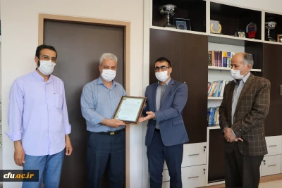 به مناسبت سالروز بازگشت آزادگان به میهن اسلامی انجام شد:

تجلیل و تقدیر از کارمند آزاده دانشگاه فرهنگیان استان اصفهان