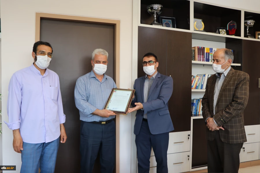 تجلیل و تقدیر از کارمند آزاده دانشگاه فرهنگیان استان اصفهان 2