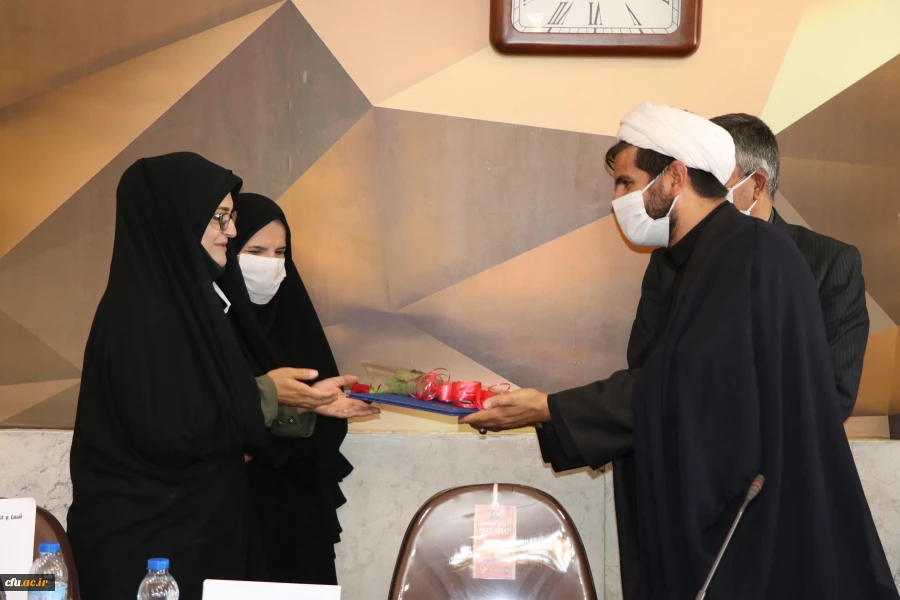 تجلیل و تقدیر از کارمندان پردیس ها و مراکز دانشگاه فرهنگیان استان اصفهان 5