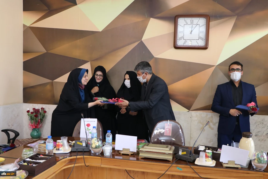 تجلیل و تقدیر از کارمندان پردیس ها و مراکز دانشگاه فرهنگیان استان اصفهان 9