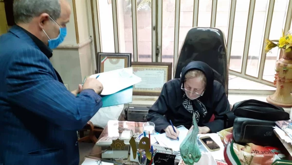 اهداء مبلغ سه میلیارد ریال توسط خیر اراکی جهت توسعه ساختمان آموزش پردیس حضرت زینب کبری(س)
 3