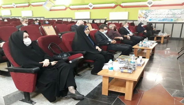 ما به ارتقای کیفیت در آموزش بها می دهیم و در این راستا از نکته نظرات و ایده های اساتید و دانشجویان استقبال می کنیم 3