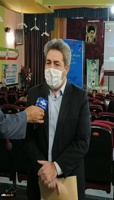 ما به ارتقای کیفیت در آموزش بها می دهیم و در این راستا از نکته نظرات و ایده های اساتید و دانشجویان استقبال می کنیم 4