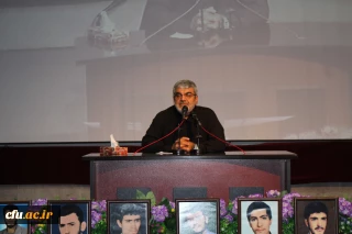 سردار نوعی اقدم در جلسه تخصصی بسیج اساتید دانشگاه فرهنگیان:

ادبیات فاخر جهاد و حماسه و شهادت را درقلب  معلمان و دانش آموزان جای دهید