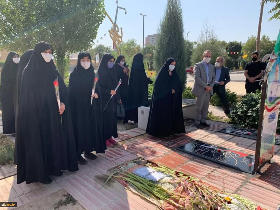 مراسم تجدید میثاق با آرمان های شهدا در دانشگاه فرهنگیان استان مرکزی برگزار شد
 3