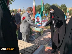 مراسم تجدید میثاق با آرمان های شهدا در دانشگاه فرهنگیان استان مرکزی برگزار شد
 4