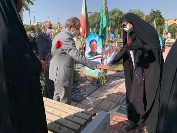 مراسم تجدید میثاق با آرمان های شهدا در دانشگاه فرهنگیان استان مرکزی برگزار شد
 4