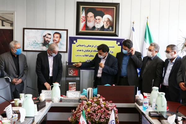 جای نظامنامه فرهنگی  به عنوان  برنامه رسمی والزام آور برای دانشجویان در برنامه رسمی دانشگاه های کشور خالیست 5